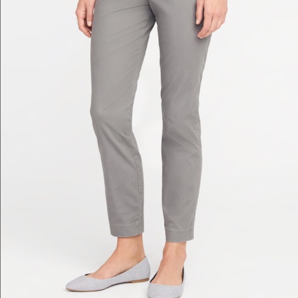 Old Navy Mid-Rise Pixie Ankle Chinos / Khakis